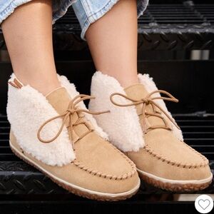 Minnetonka Torrey cinnamon Berber size 7 NWOT